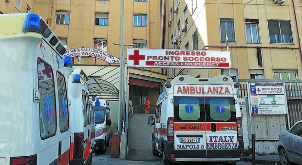 Napoli, lite tra donne finisce nel sangue: 21enne aggredita e sfregiata