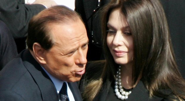 Berlusconi pignora i suoi 19 conti correnti: «Basta solti a Veronica Lario»