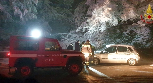 Famiglie bloccate in auto al Laceno dalla nevicata