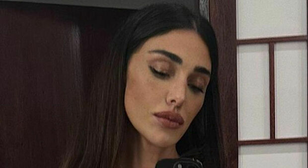 Belen Rodriguez malinconica sui social posta una canzone che recita: «Lascia che il bacio duri, lascia che il tempo guarisca»