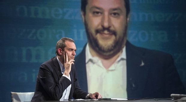 De Magistris, ancora bordate a Salvini: «Ha violato la Costituzione, si dimetta»