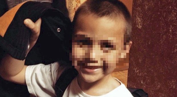 Bimbo di 10 anni ucciso dalla madre perché gay, la donna e il suo fidanzato rischiano la pena di morte