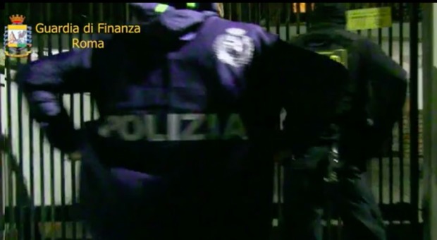 Mafia, maxi operazione anti droga: blitz in anche in Umbria