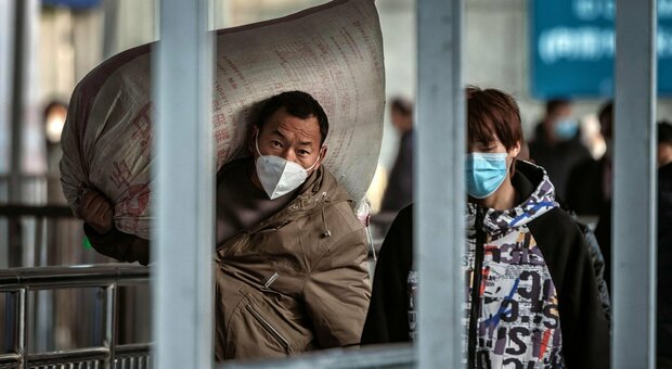 Covid, nuove varianti (più resistenti) dalla Cina? Allerta Oms: Pechino fornisca i dati veri dei contagi