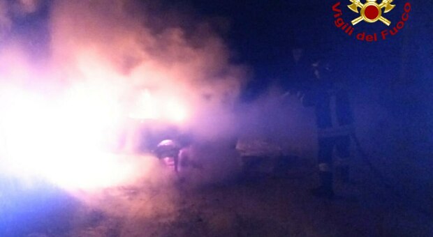 Ancora incendi di auto nel Salento: due vetture distrutte dalle fiamme, una era stata rubata