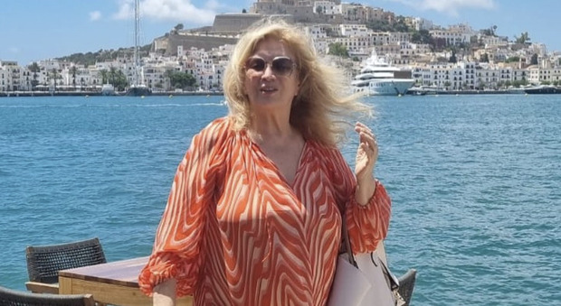 Iva Zanicchi: «Un bacio da Ibiza». La sua meta estiva sorprende tutti, e i fan commentano così