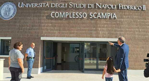 Napoli, apre l'Università a Scampia. La bimba al Rettore: «Voglio fare la dottoressa». E lui: «Verrai qui»