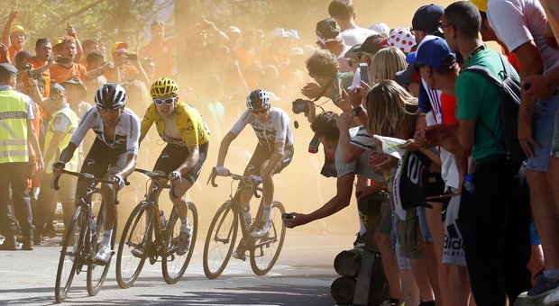 Tour de France, i corridori chiedono più sicurezza