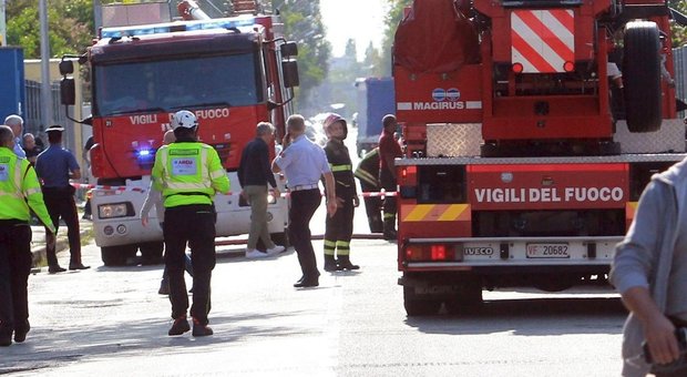 Milano, incendio in un'azienda di cannabis light: gravi due fratelli, ferito il padre