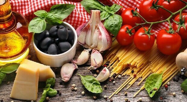 Alimenti, sos bollino rosso su dieta mediterranea: la denuncia