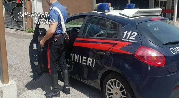 Denuncia dei carabinieri per un caso di falsità materiale, uso di atto falso, sostituzione di persone e truffa