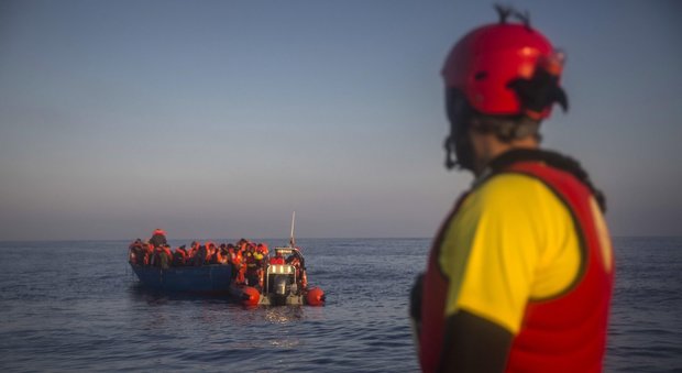 La Nato avvisa: migranti reclutati dall’Isis per mille euro