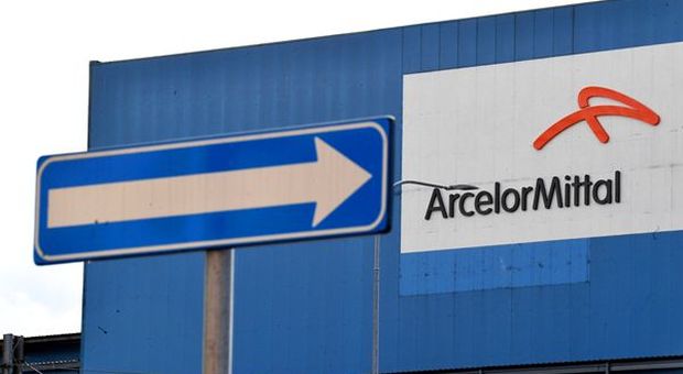 ArcelorMittal, Governo apre su "scudo penale" ma azienda rifiuta e chiede 5 mila esuberi