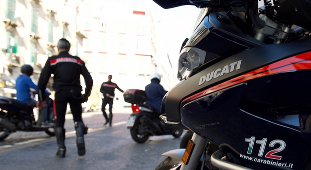 Napoli, stop allo scooter selvaggio: via i punti a chi porta bimbi sulla moto