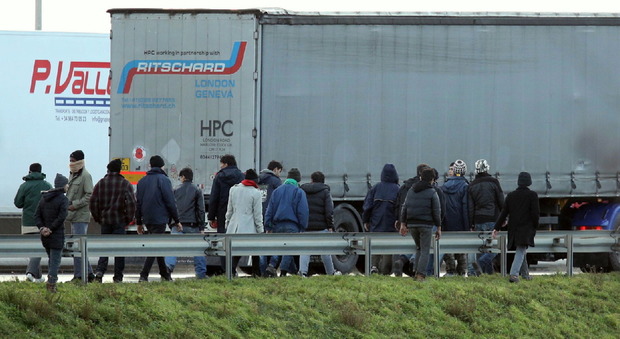 Ue, Juncker: salvare Schengen, basta controlli alle frontiere
