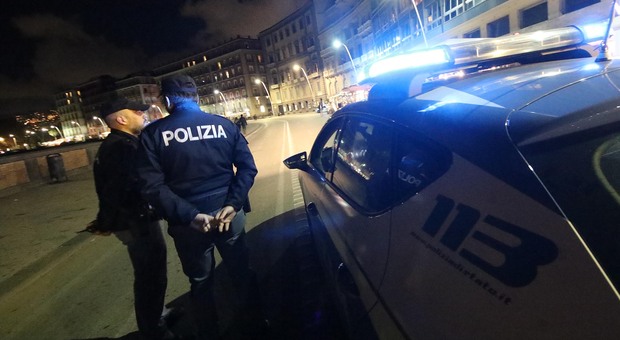 Lungomare di Napoli, fugge alla vista della polizia a bordo di uno scooter rubato e parte l'inseguimento: arrestato 43enne
