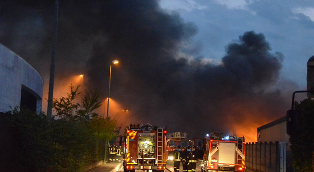 Fca Pomigliano, incendio in magazzino: evacuato il reparto montaggio