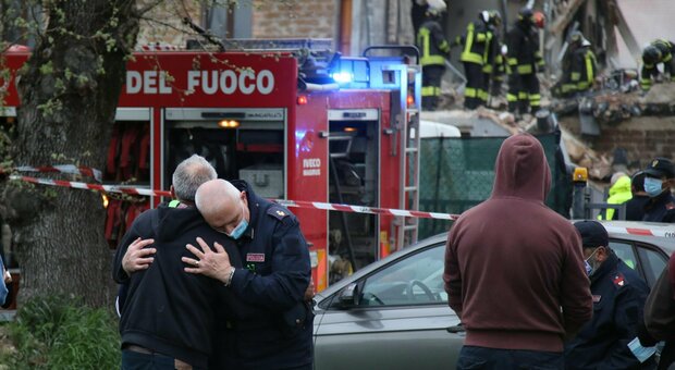 Tragedia di Gubbio, il ragazzo morto si trovava per caso nella fabbrica esplosa