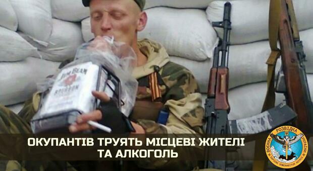 Ucraina, il servizio di Intelligence: «Gli occupanti russi avvelenati con torte e alcol»