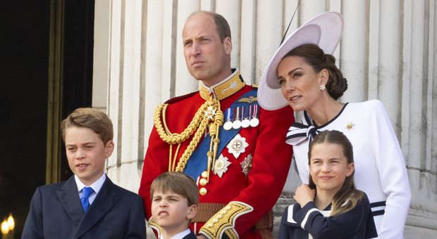 Kate Middleton alle prese con la chat delle mamme: la principessa sempre presente per i figli. Scelta la nuova scuola di George, una rivoluzione