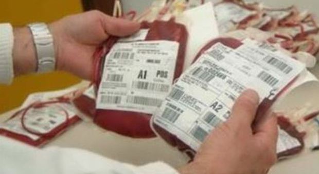Ue: "È possibile escludere i gay dalle donazioni ​di sangue"