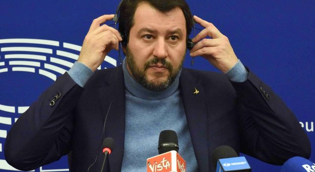 Salvini chiama i 5 stelle. Altolà di Berlusconi: possibile appoggio pd