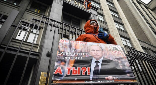 Putin, come finirà la guerra in Ucraina? L'ex diplomatico: «Saranno i governi occidentali a decidere. Lui non è un supereroe». I tre scenari
