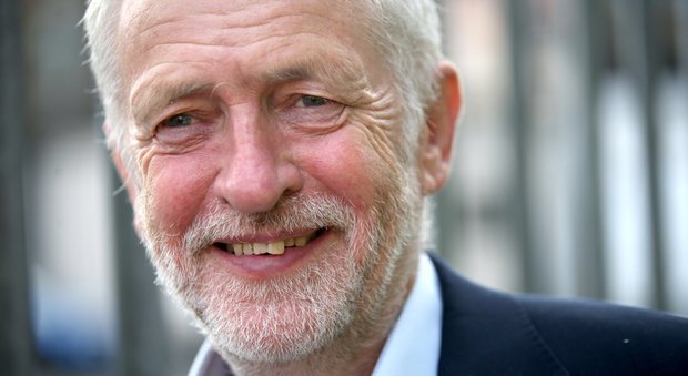 Londra, il sorpasso di Corbyn sulla May: è la figura “più credibile” per Downing Street