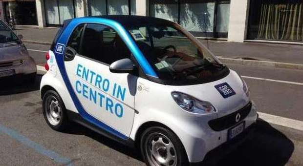 Arriva a Roma il car sharing: entro la fine di marzo 500 smart per muoversi liberamente in città