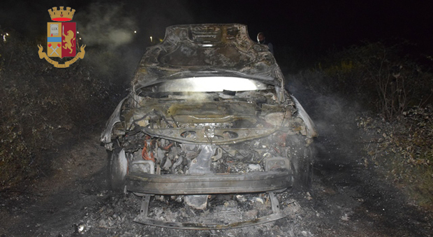 Debito di droga da saldare e gli bruciano la macchina: tre arresti per rapina ed estorsione