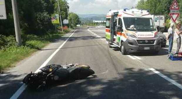 Motociclisti contro un'auto a Cremona: morti una ragazza di 26 anni e un uomo di 55