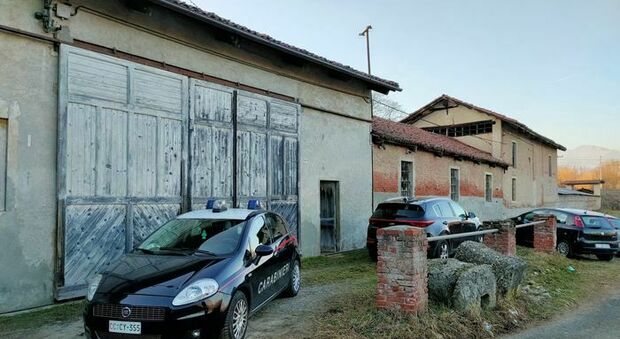 Torino, marito e moglie trovati morti in auto: ipotesi omicidio-suicidio