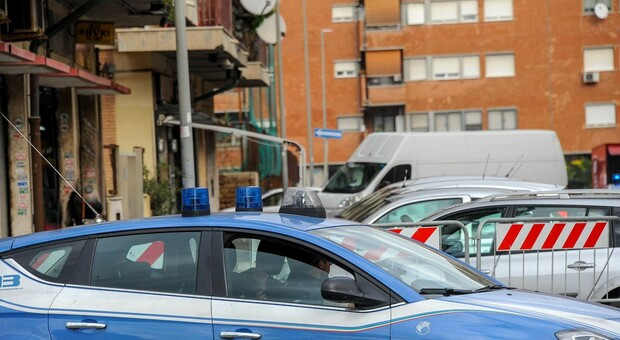 Roma, blitz antidroga ad Acilia: 9 arresti, anche una cantante albanese