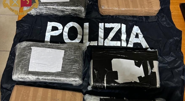 Padova. Sette chili di cocaina nascosti tra i fanali, arrestati due trafficanti