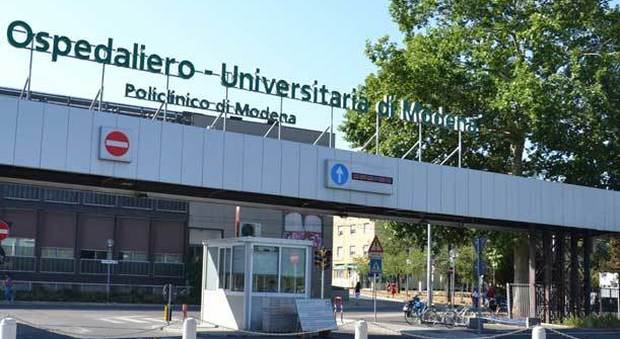 Modena, bimbo di quattro anni muore sull'ambulanza: il corpo pieno di ematomi
