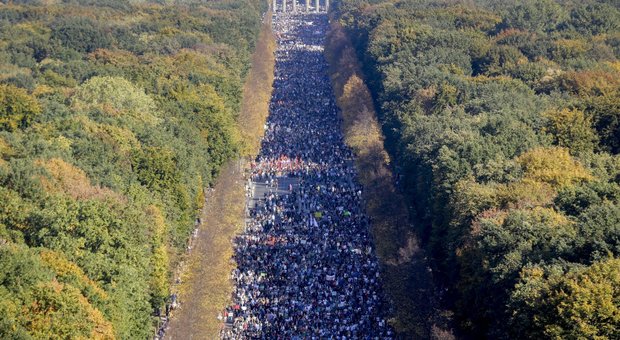 Berlino, decine di migliaia alla marcia contro il razzismo