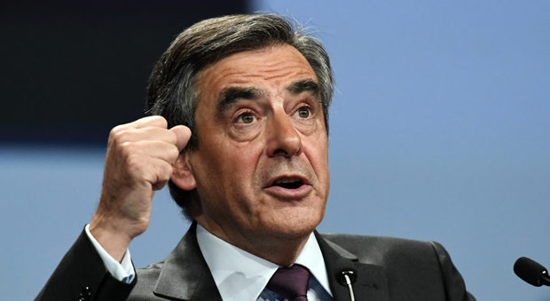 Francia, il candidato della destra Fillon è indagato per appropriazione indebita