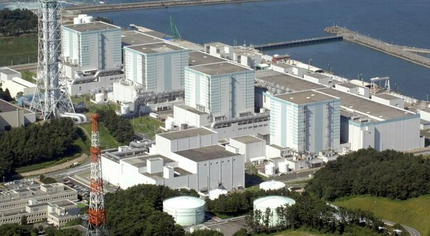 Fukushima, acqua radioattiva sarà riversata nell'oceano: è scontro sulla decisione del Governo