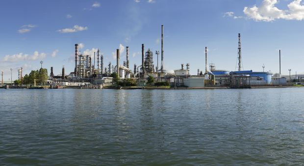 Perdita di idrogeno dalla Raffineria Eni di Marghera: «Nessun danno e bassa emissione»