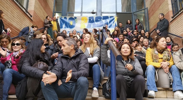 Napoli, scuola Madonna Assunta senza tempo pieno e mensa: proteste