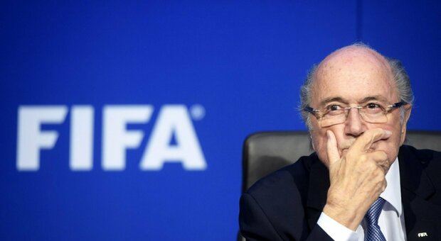 Blatter, ex presidente della Fifa ricoverato in ospedale "in condizioni gravi". La figlia: «Non è in pericolo»