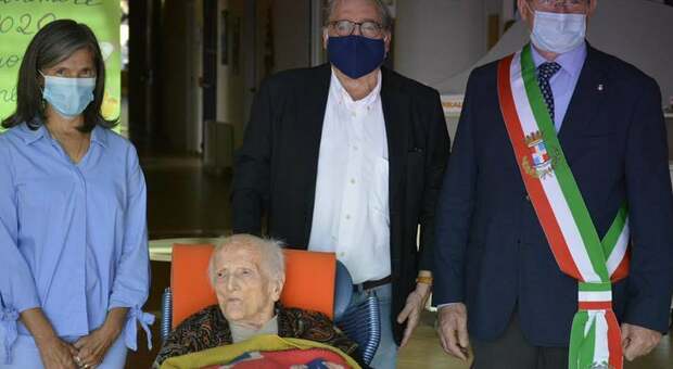 Teresa, 107 anni, la nonnina più longeva svela il suo segreto: «Mai cenare»