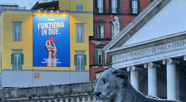 Napoli, pubblicità di profilattici accanto basilica San Francesco di Paola: scoppia il caso