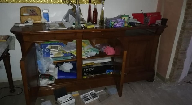 Camerino, sciacalli del sisma devastano un intero condominio nella zona rossa