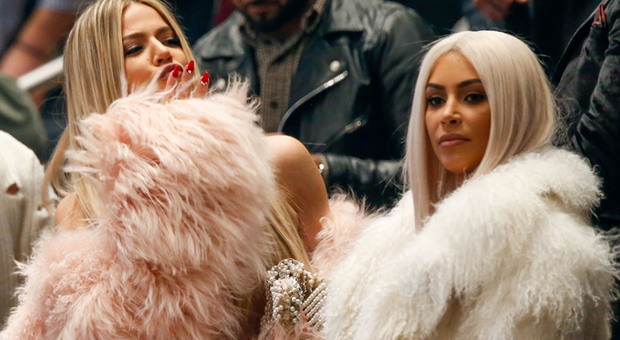Kim Kardashian, nuovo look biondo per la sfilata del marito
