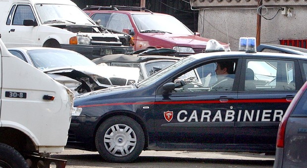 Ruba un cellulare e ammette la colpa davanti ai carabinieri: risponderà di furto aggravato