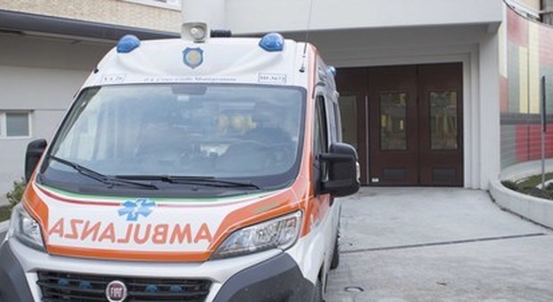 Sant'Elpidio a Mare, schianto frontale sulla Mezzina: in cinque all'ospedale