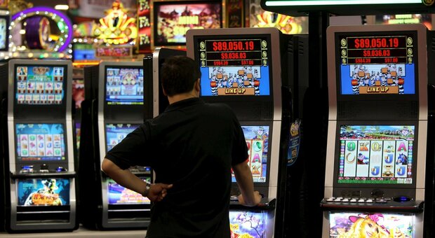 Slot machine verso lo stop finale, nel Lazio 12mila posti a rischio. L'Agenzia delle Entrate perderebbe quasi un miliardo