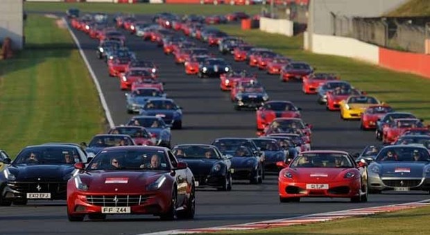 Il circuito britannico di Silverstone (qui una foto dell'edizione 2015) ospiterà Ferrari Passione, la kermesse più attesa del Nord Europa dedicata alle vetture del Cavallino Rampante.