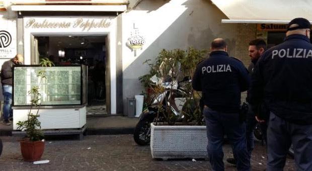 Spari contro pasticceria Poppella, paura nel centro storico di Napoli Raid tra i bambini